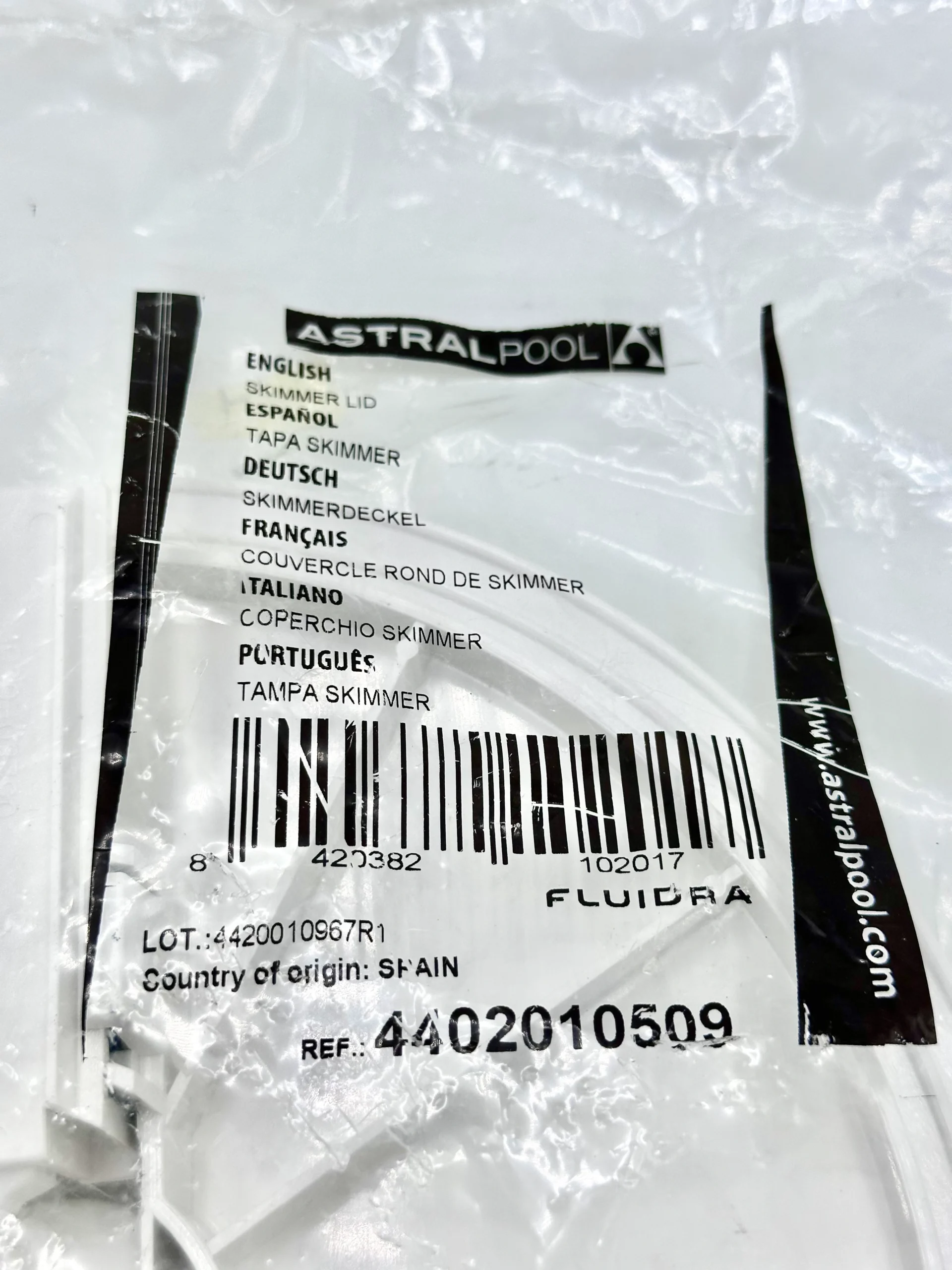 Exemple de couvercle installé sur un skimmer de piscine