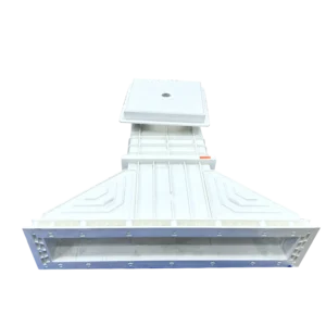 Skimmer miroir de la marque Atlaspool pour piscine moderne