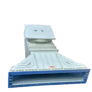 Skimmer miroir de la marque AstralPool pour piscine moderne