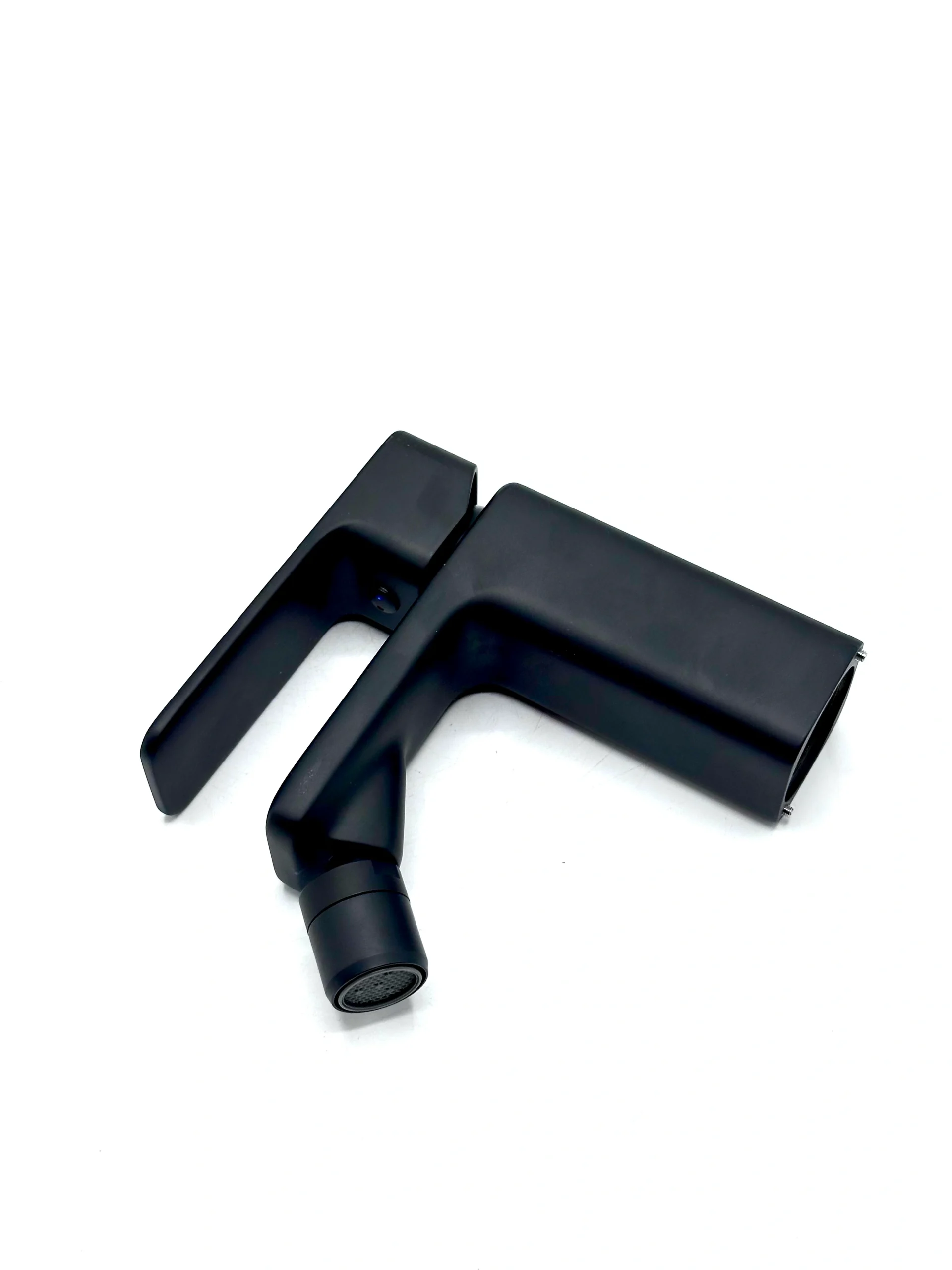 Vue détaillée du mitigeur de bidet carré noir