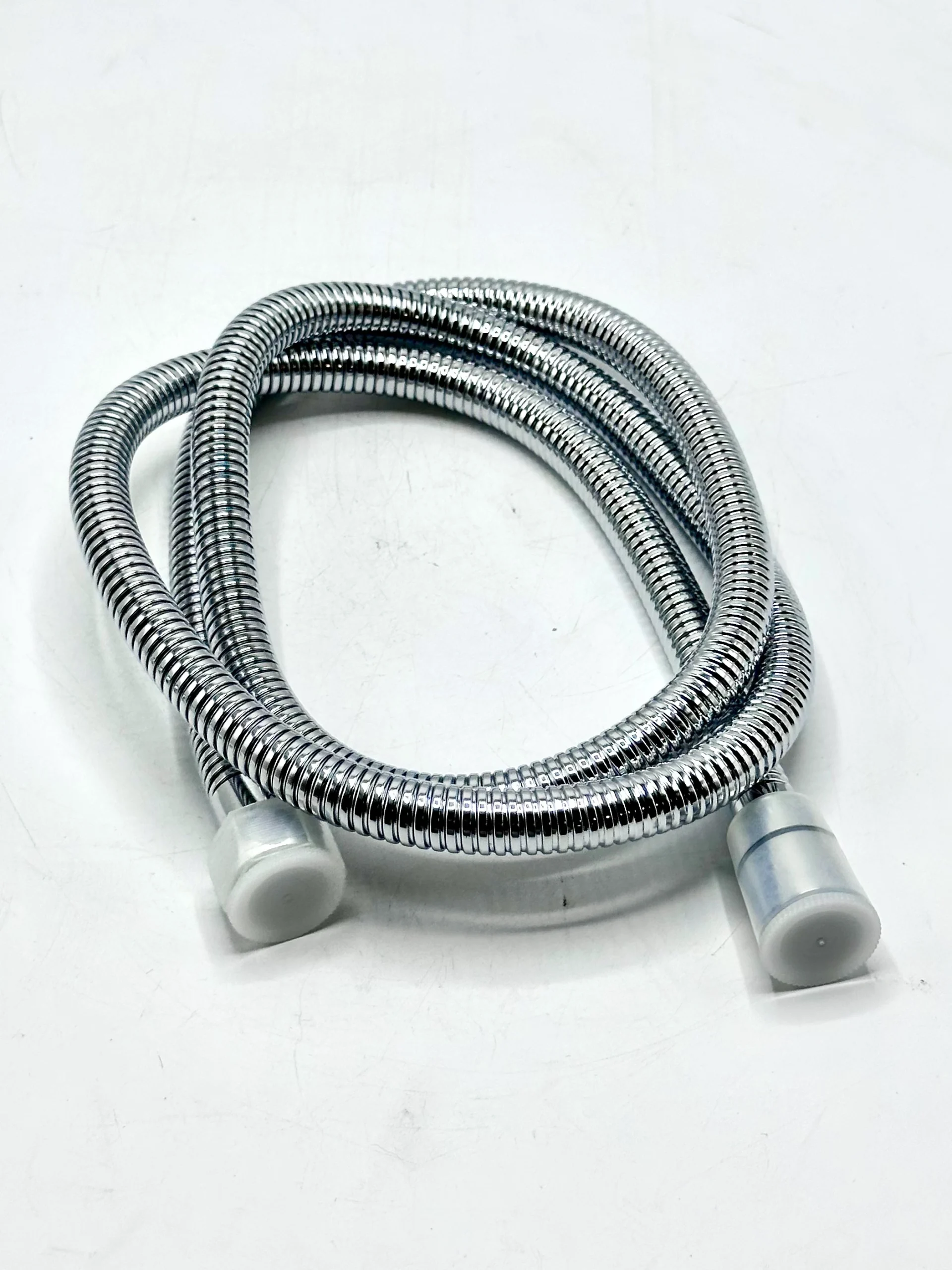 Vue détaillée du mitigeur de douche chrome rond